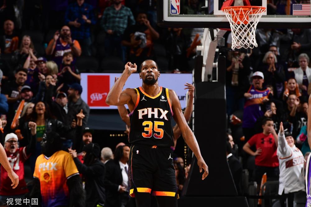 受到舆论的 受到舆论的