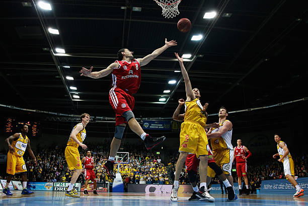 马刺通过 马刺通过